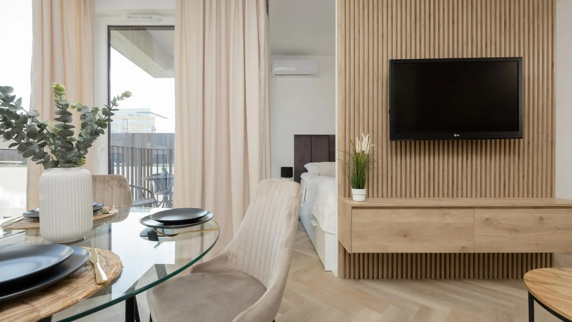 Elegant Mokotow Studio With Balcony And Parking By Noclegi Renters Warsaw Apartment